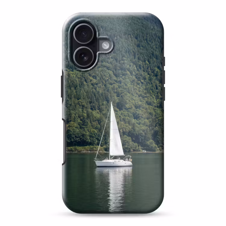 Zeilboot - Water - Bergen - Natuur - Groen Toughcase MagSafe Apple iPhone 17 klein -3d