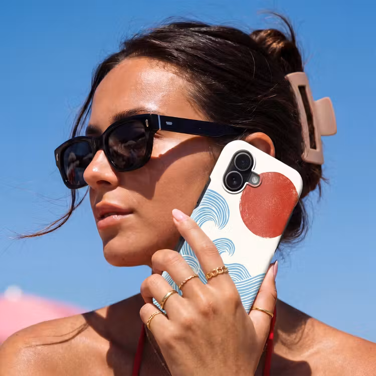 Zon - Golven - Oceaan - Abstract - Rood Toughcase MagSafe Apple iPhone 17 klein -Sfeer2V