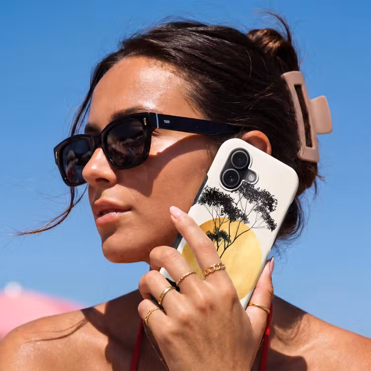 Zwarte boom - Gouden cirkel - Heuvel Toughcase MagSafe Apple iPhone 17 klein -Sfeer2V