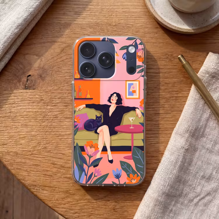 Vrouw - Kat - Interieur - Modern - Kleurrijk Telefoonhoesje iPhone 17 Pro klein -sfeer1