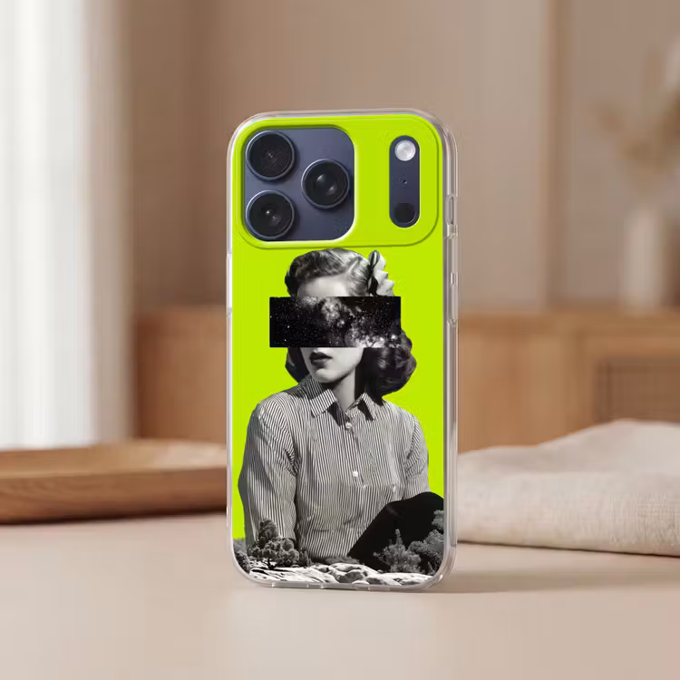 Vrouw - Sterrenhemel - Groen Telefoonhoesje iPhone 17 Pro klein -sfeer2