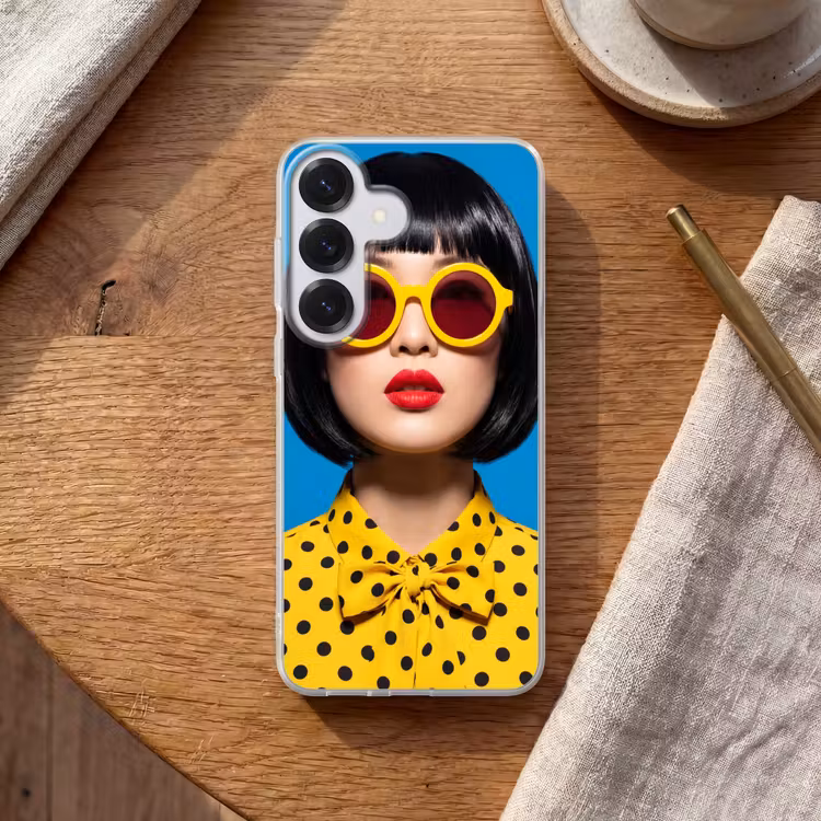 Vrouw - Zonnebril - Pop Art - Portret - Geel Telefoonhoesje Samsung Galaxy S26 klein -sfeer1