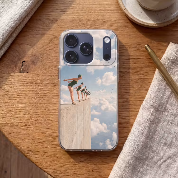 Telefoonhoesje - Vrouwen - Duikhouding - Wolken - Vrouwen - Duikhouding - Wolken Telefoonhoesje iPhone 17 Pro klein