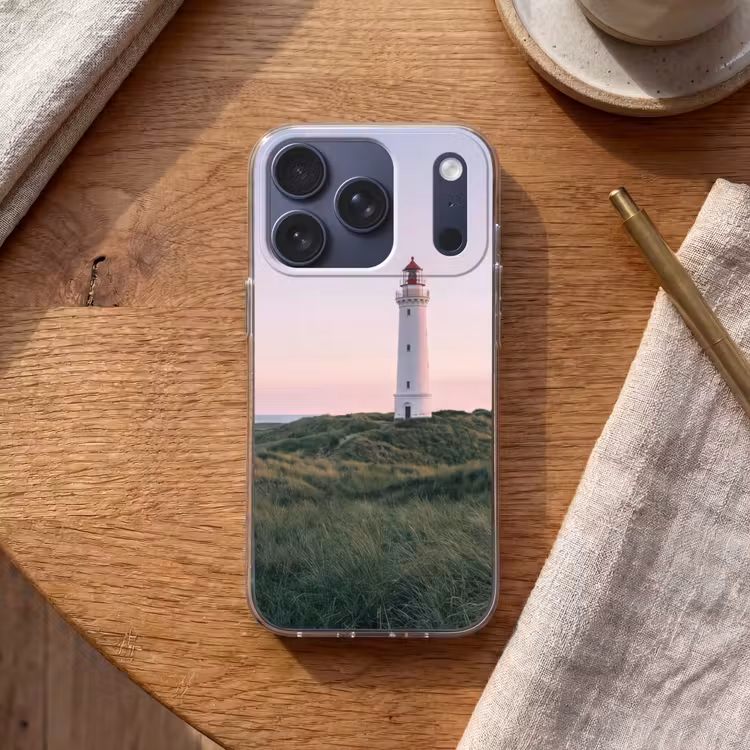 Vuurtoren - Duinlandschap - Zee Telefoonhoesje iPhone 17 Pro klein -sfeer1