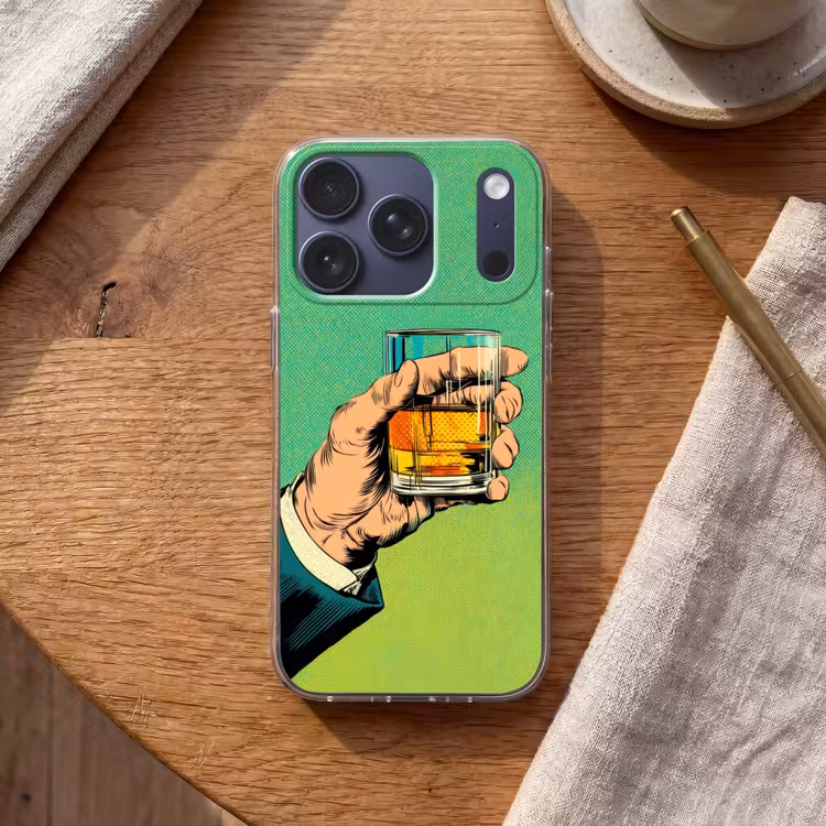 Whisky - Glas - Hand - Groen Telefoonhoesje iPhone 17 Pro klein -sfeer1