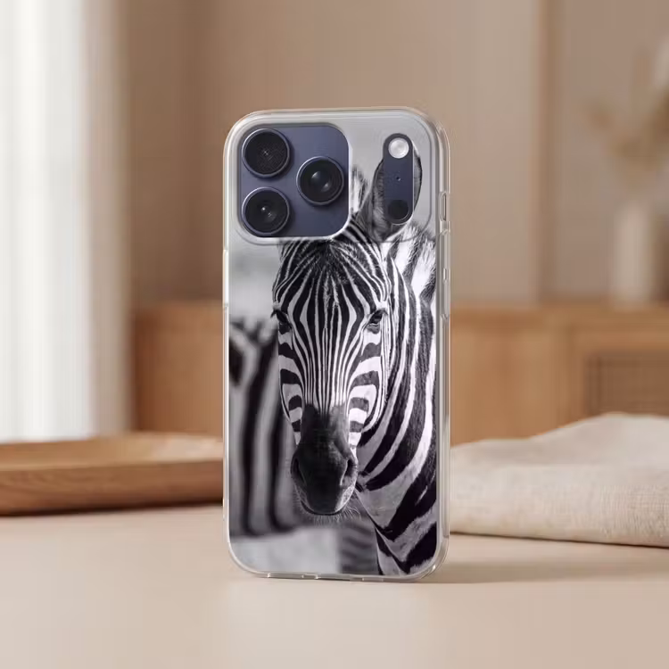 Zebra's - Zwart - Wit Telefoonhoesje iPhone 17 Pro klein -sfeer2