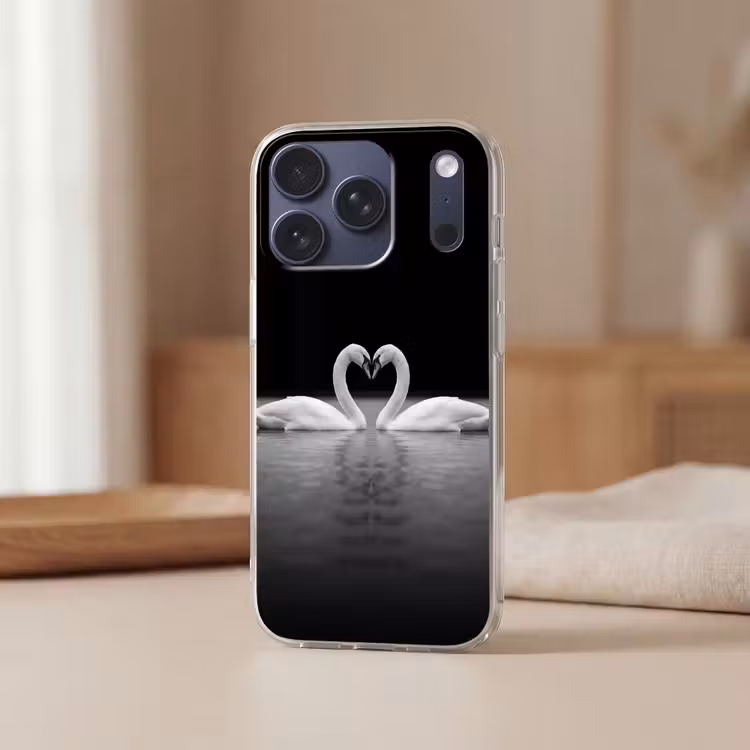 Zwanen - Hart - Zwart - Wit Telefoonhoesje iPhone 17 Pro klein -sfeer2
