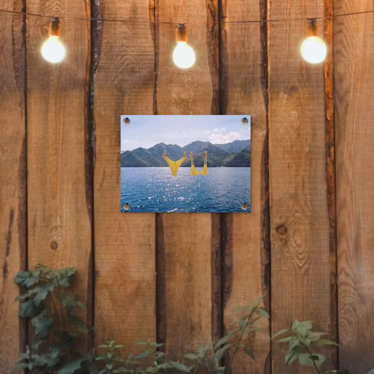 Badmode - Bikini - Zee - Bergen - Geel tuinposter los doek klein -sfeer1