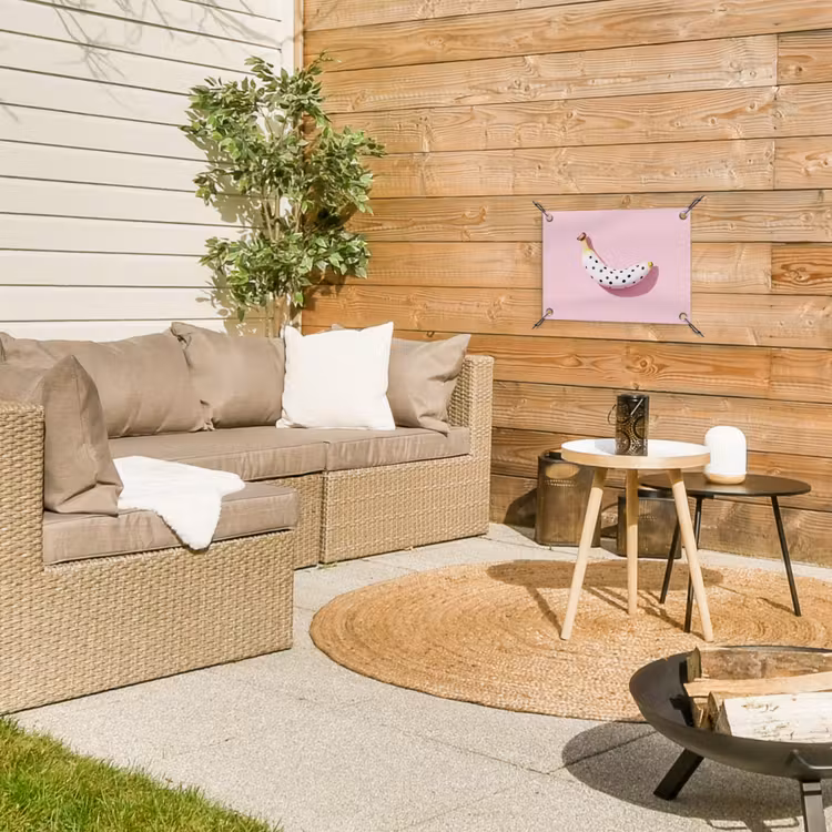Banaan - Stippen - roze tuinposter los doek klein -sfeer4