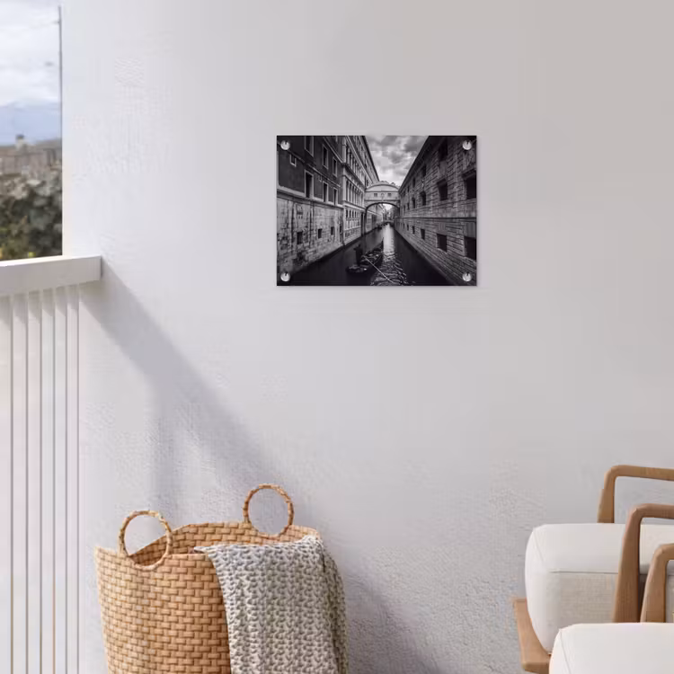 Boot - Waterweg - Stad - Zwart-wit - Architectuur tuinposter los doek klein -sfeer8