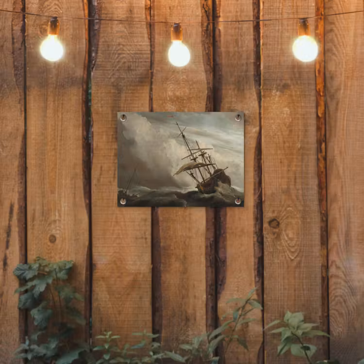 Een schip in volle zee bij vliegende storm - Schilderij van Willem van de Velde tuinposter los doek klein -sfeer1