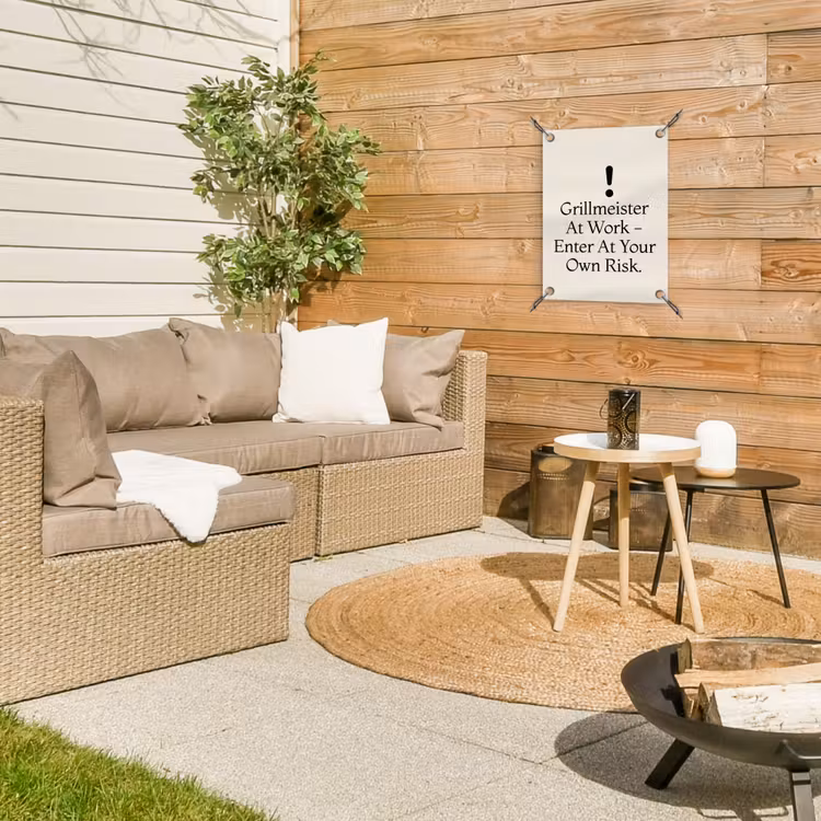 Grill - Uitroepteken - Zwart - Tekst tuinposter los doek klein -sfeer4