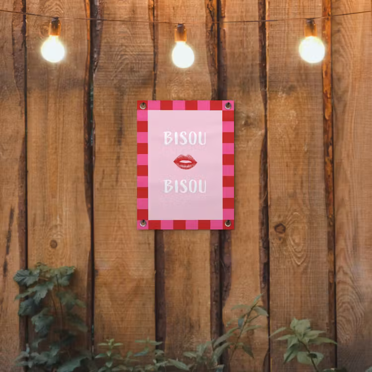 Kiss - Roze - Frans - Valentijn tuinposter los doek klein -sfeer1