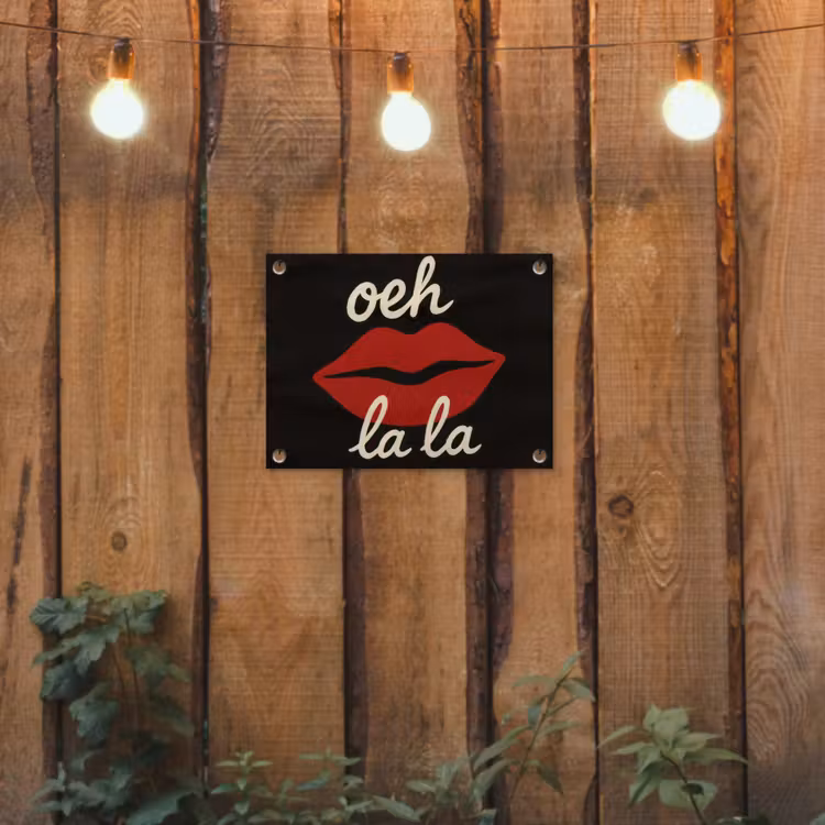 Lip - Rood - Quote tuinposter los doek klein -sfeer1