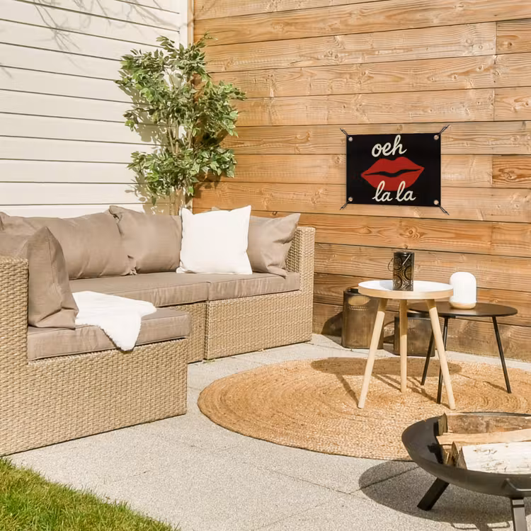 Lip - Rood - Quote tuinposter los doek klein -sfeer4