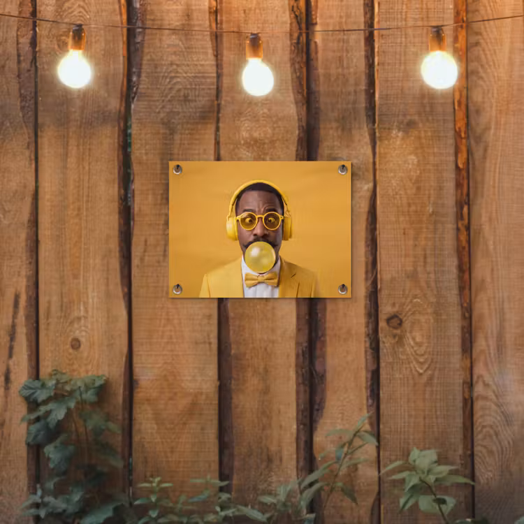 Man - Bubblegum - Portret - Geel - Modern tuinposter los doek klein -sfeer1