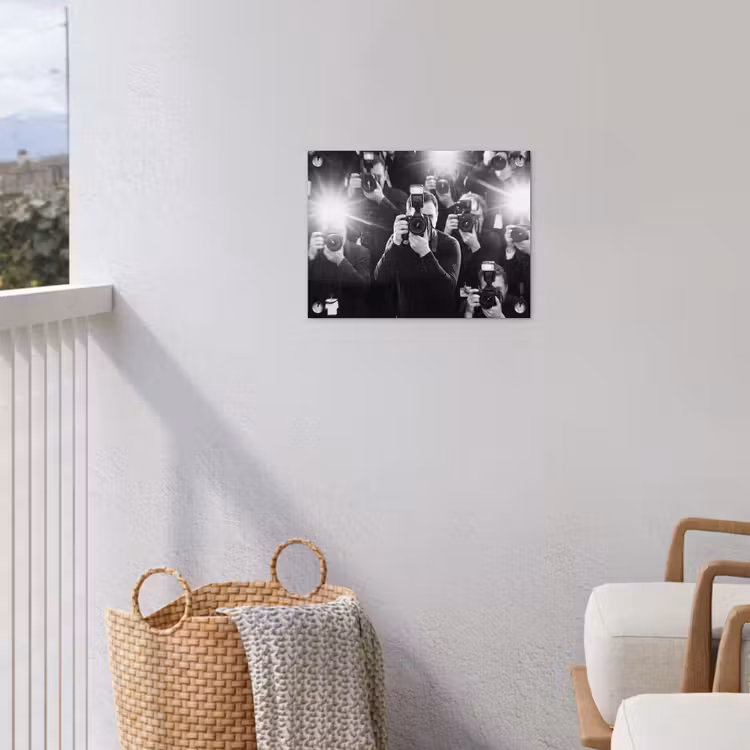 Mensen - Camera - Flitslicht - Zwart-wit - Media tuinposter los doek klein -sfeer8