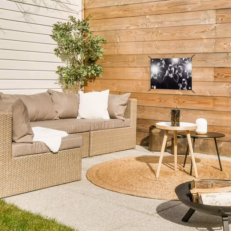 Mensen - Camera - Flitslicht - Zwart-wit - Media tuinposter los doek klein -sfeer4