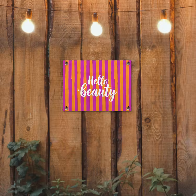 Modern - Hello - Oranje tuinposter los doek klein -sfeer1