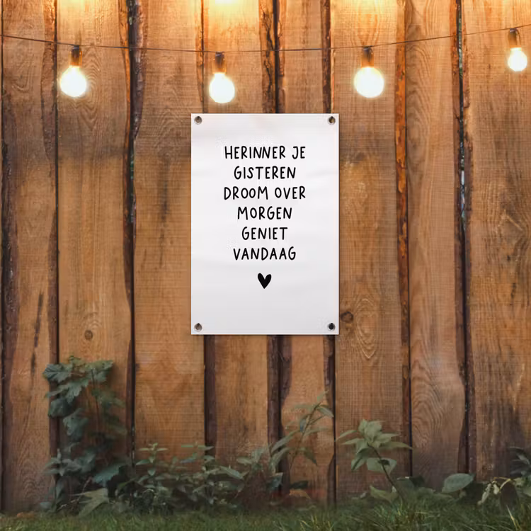 Quotes - Herinner je gisteren droom over morgen geniet vandaag - Spreuken tuinposter los doek klein -sfeer1