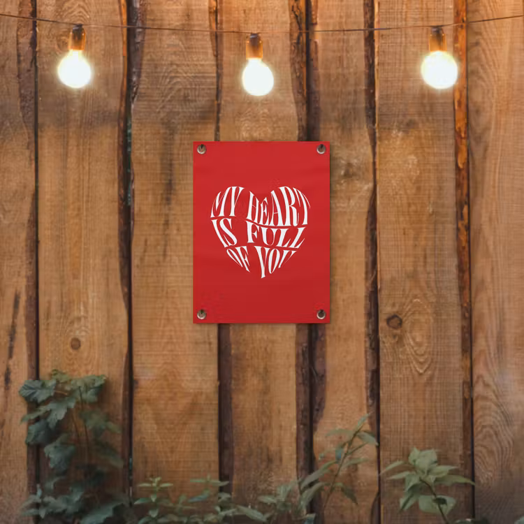 Rood - Hart- Tekst - Valentijn tuinposter los doek klein -sfeer1