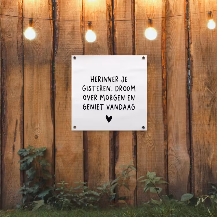 Spreuken - Herinner je gisteren droom over morgen en geniet vandaag - Quotes tuinposter los doek klein -sfeer1