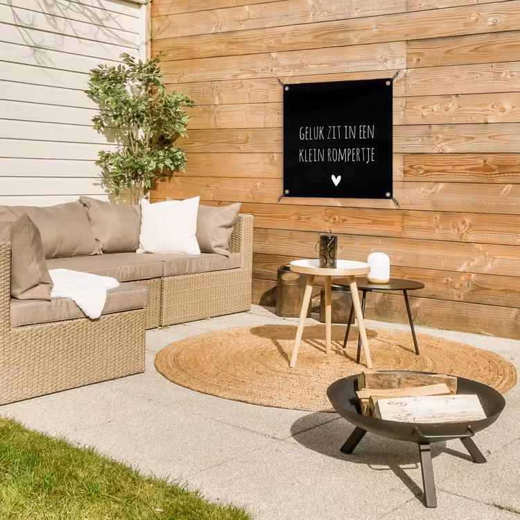 Spreuken - Quotes - Geluk zit in een klein rompertje tuinposter los doek klein -sfeer4