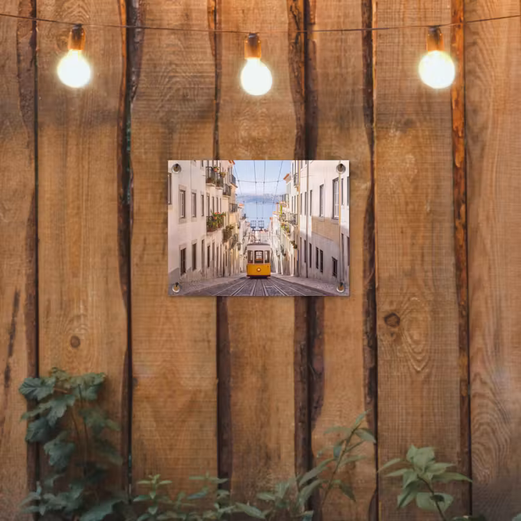 Tram - Straat - Stad - Architectuur - Geel tuinposter los doek klein -sfeer1