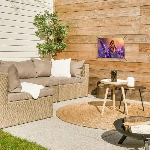 Vlinder op lavendel bij zonsondergang tuinposter los doek klein -sfeer4