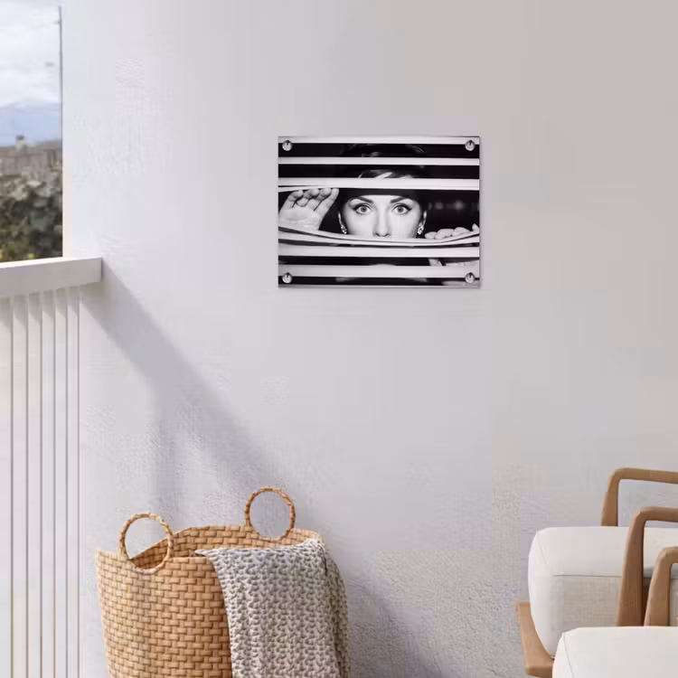 Vrouw - Jaloezieën - Portret - Zwart-wit tuinposter los doek klein -sfeer8