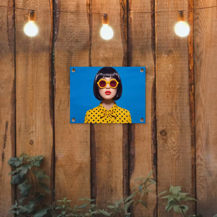 Vrouw - Zonnebril - Pop Art - Portret - Geel tuinposter los doek klein -sfeer1