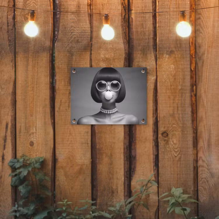 Vrouw - Zwart Wit - Ketting - Zonnebril tuinposter los doek klein -sfeer1
