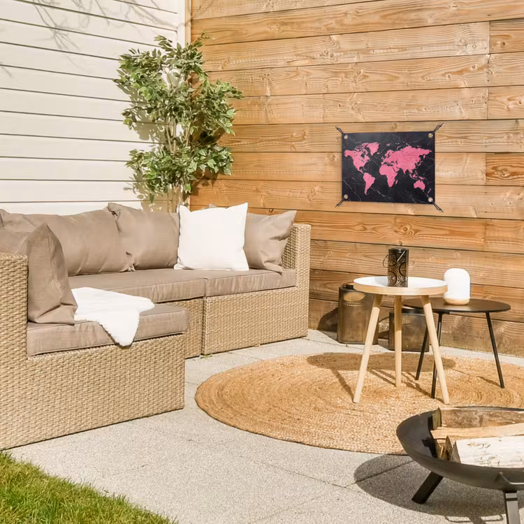 Wereldkaart - Roze - Marmer tuinposter los doek klein -sfeer4