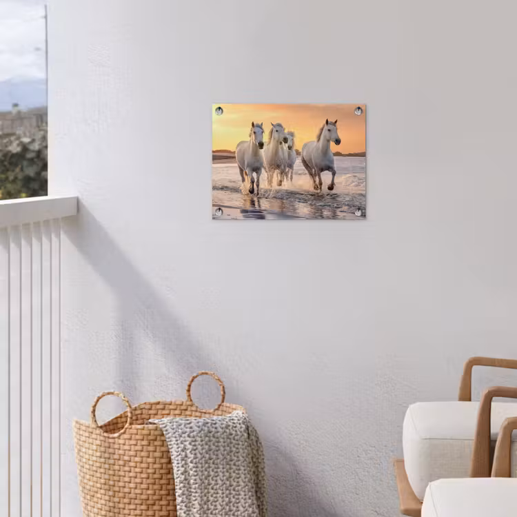 Witte paarden galopperen langs de kust tuinposter los doek klein -sfeer8