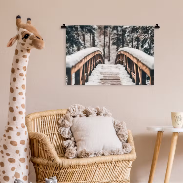 Brug - Winterlandschap - Bos - Natuur - Sneeuw Wandkleed katoen klein -wsfeer5_kind