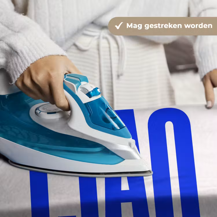 Ciao - Hoofdletters - Blauw - Minimalistisch Wandkleed katoen klein -sfeer9
