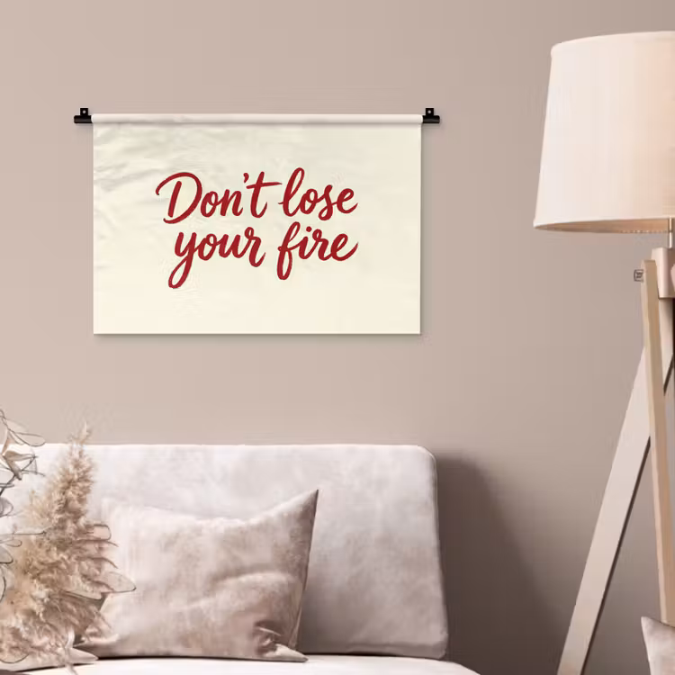Don't lose your fire - Rood - Wit - Minimalistisch Wandkleed katoen klein -sfeer4
