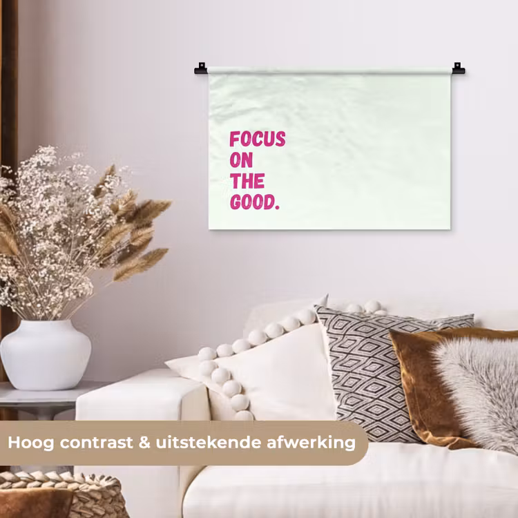 Focus on the good - Beige - Roze Wandkleed katoen klein -sfeer1