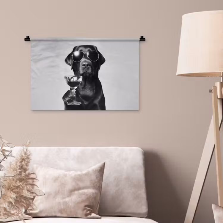 Hond - Zwart - Wijnglas - Zonnebril Wandkleed katoen klein -sfeer4