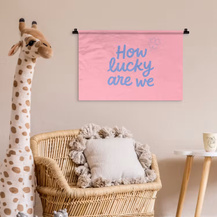 How lucky are we - Klavervier - Roze - Blauw Wandkleed katoen klein -wsfeer5_kind