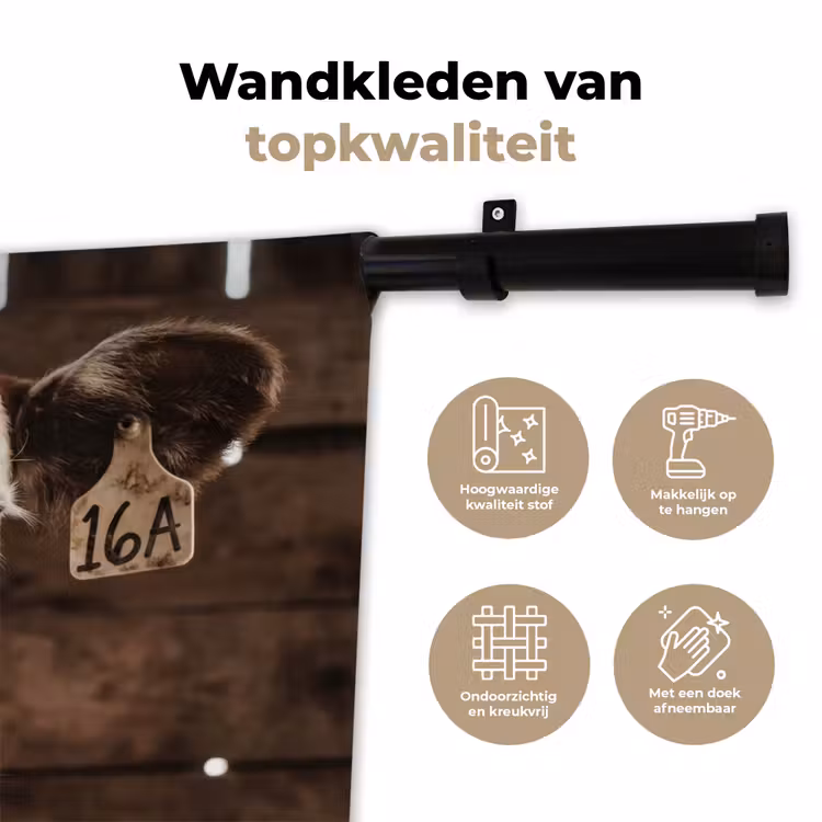 Kalf - Oormerk - Houten stal Wandkleed katoen klein -sfeer2