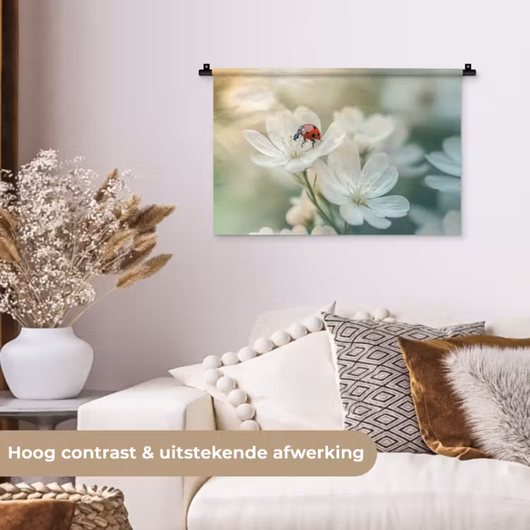 Lieveheersbeestje - Bloemen - Wit Wandkleed katoen klein -sfeer1