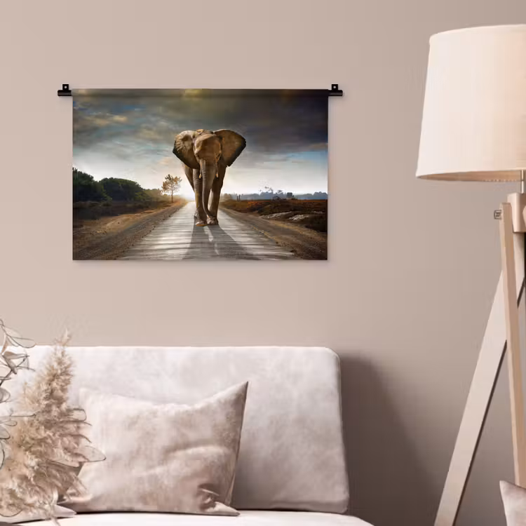 Olifant - Weg - Dieren - Zonsondergang - Landschap Wandkleed katoen klein -sfeer4