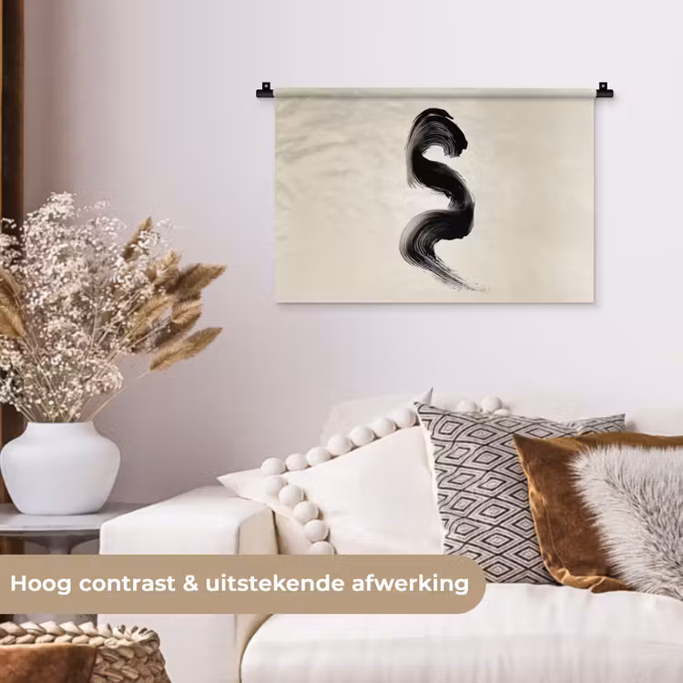 Penseelstreek - Zwart - Minimalistisch Wandkleed katoen klein -sfeer1