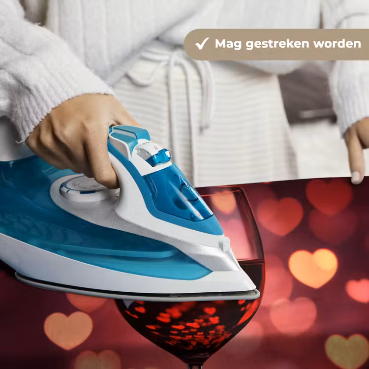 Rood - Wijn - Hartjes Wandkleed katoen klein -sfeer9