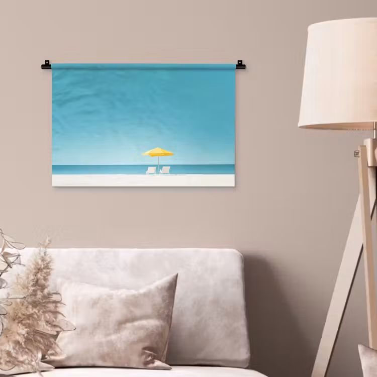 Strand - Blauwe lucht - Geel - Parasol Wandkleed katoen klein -sfeer4