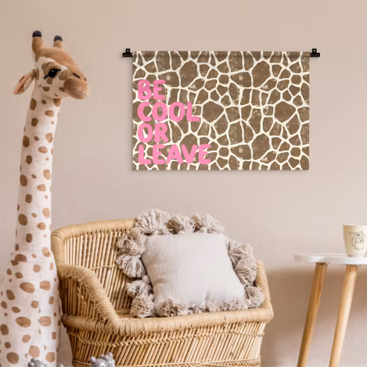 Tekst - Be cool or leave - Roze - Giraffenprint Wandkleed katoen klein -wsfeer5_kind