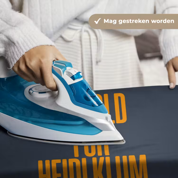 Too old for heidi klum - Geel - Blauw Wandkleed katoen klein -sfeer9