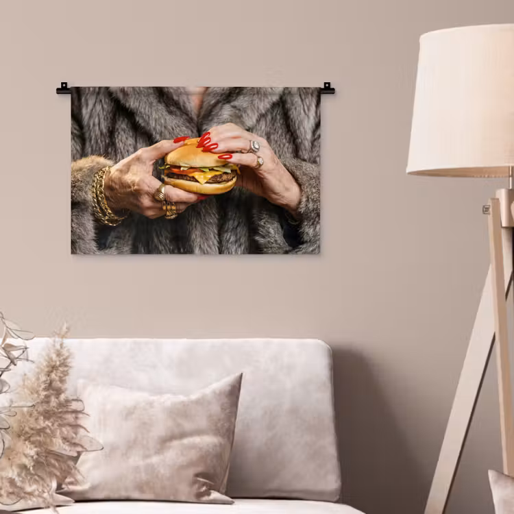 Vrouw - Hamburger - Bontjas Wandkleed katoen klein -sfeer4
