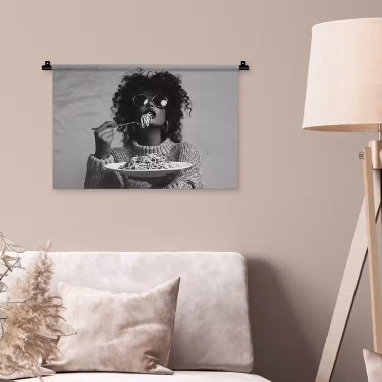 Vrouw - Pasta - Zwart - Wit Wandkleed katoen klein -sfeer4